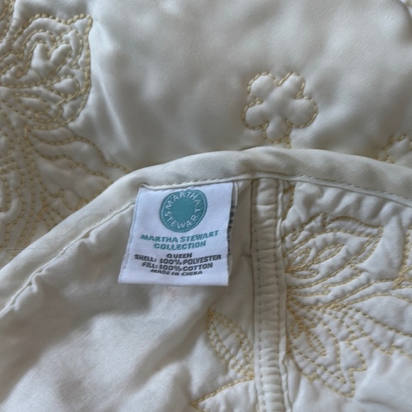 Martha Stewart Queen Cream Quilted Embroidered Coverlet And 2 Matching Shams - Picture 10 of 13